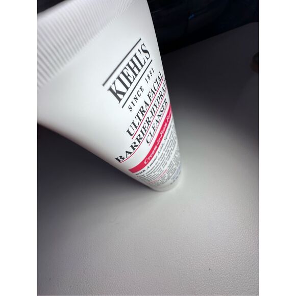 Kiehl’s Ultra Facial Barrier-Hydrating Cleanser 150ml - Picture 3 of 5